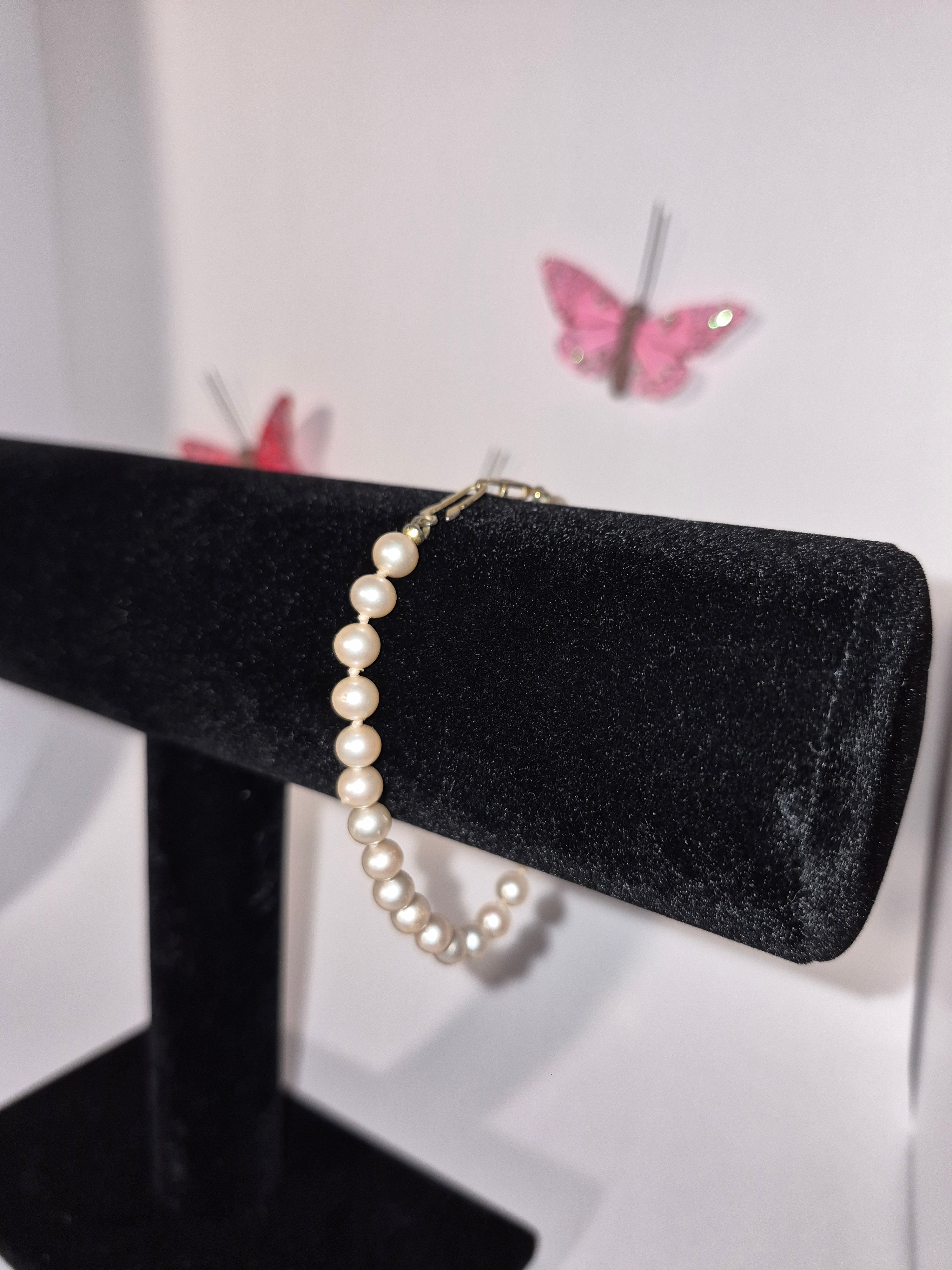 Pearl colored round beads