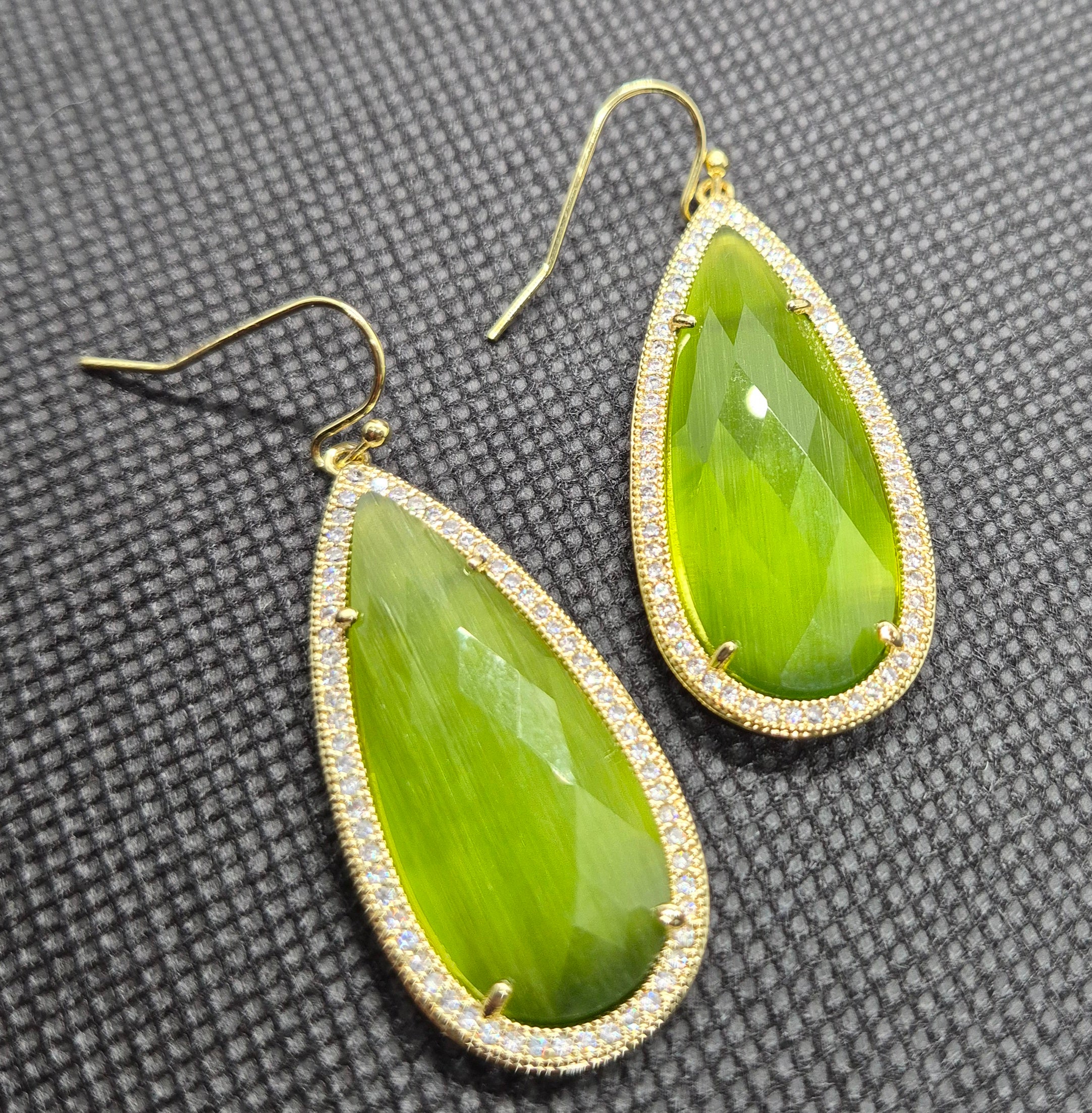 Splendid Iris Green drops 🟡